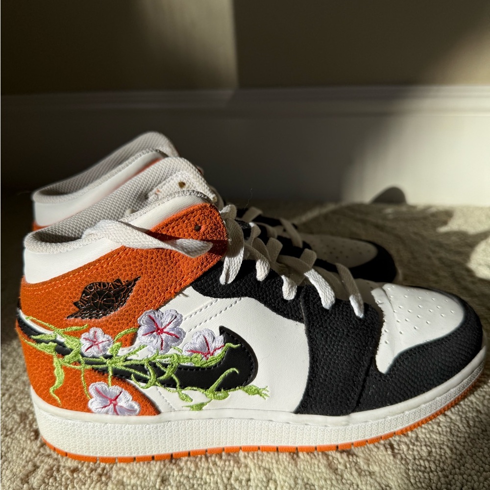Nike Air Jordan 1 Mid Floral Embroidery Sneakers Youth 6Y Women’s 7.5